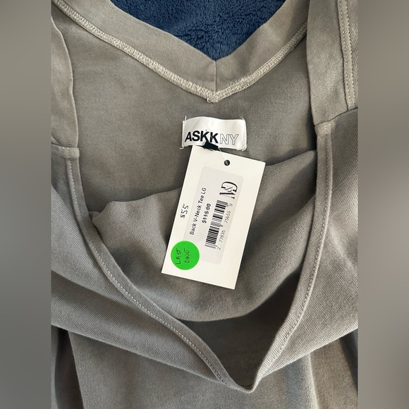 ASKKNY Women’s Gray Back V-Neck Tee NWT Size Large - Picture 4 of 5